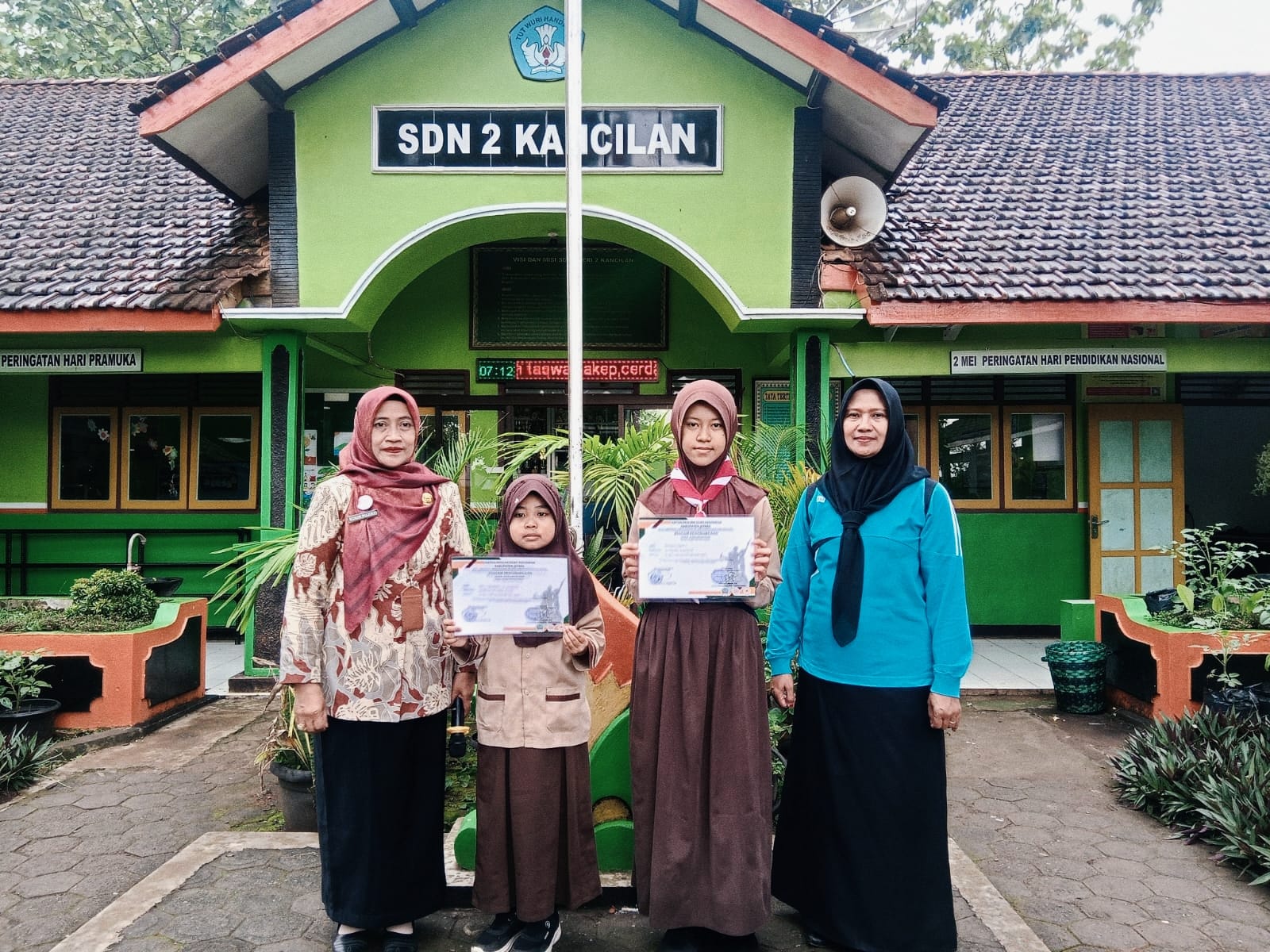 DANESHA AQUILA
MECCA SHAQEENA AL MAGHFIRA